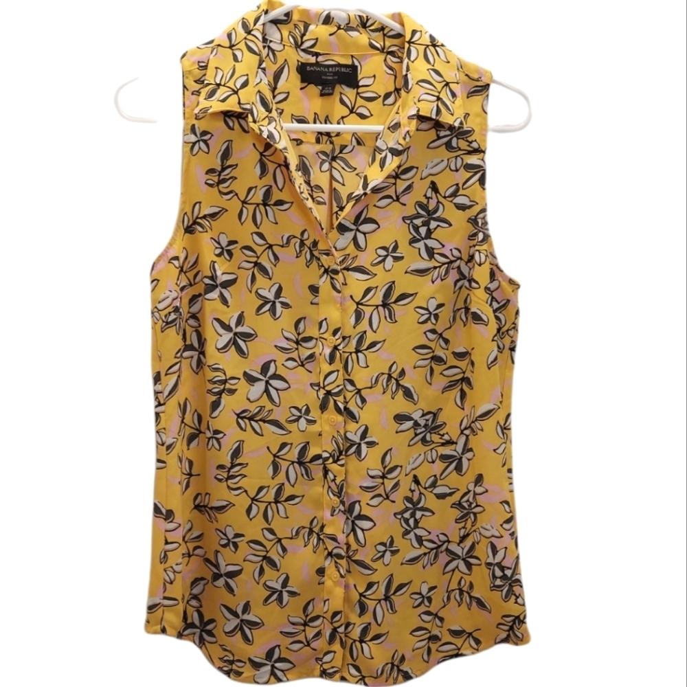Banana Republic Sleeveless Button Up Blouse